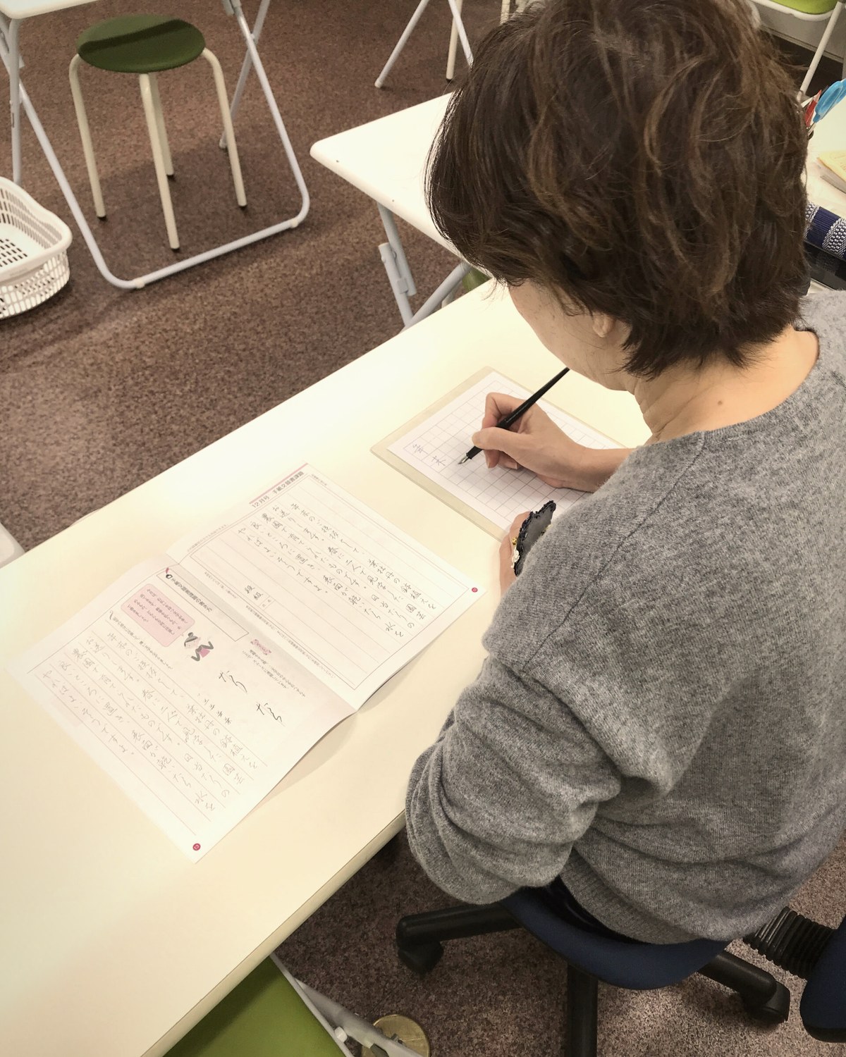 大阪・福島区 野田阪神の大人向けペン字・美文字教室クレールのレッスン風景